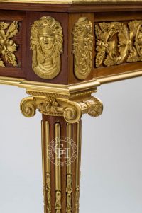 Table de milieu de style Louis XVI