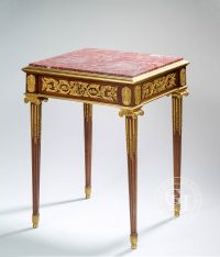 Table de milieu de style Louis XVI