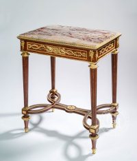 Petite table de salon Louis XVI