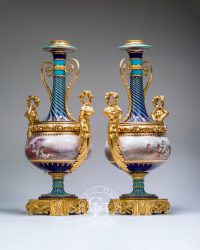 Paire de vases style Louis XVI - Manufacture sèvres