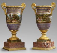 Exceptionnelle paire de grands vases de forme Étrusque d'Époque Restauration