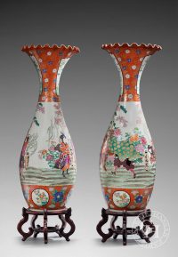 Paire de grands vases en porcelaine Imari