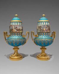 Paire de vases en porcelaine de Sèvres